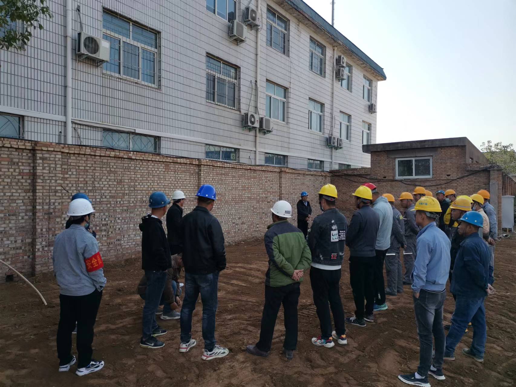  研討現(xiàn)場施工方案